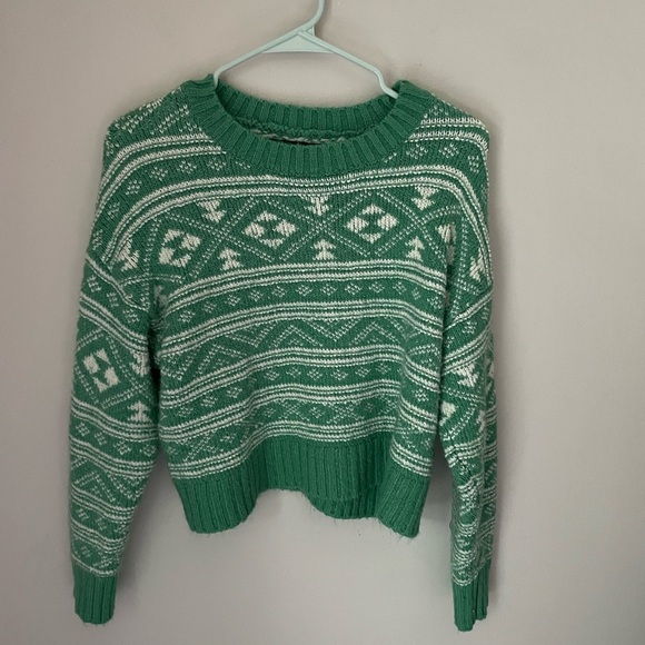 American Eagle Outfitters Faire Isle  Green and White Sweater Size Small - Picture 1 of 6